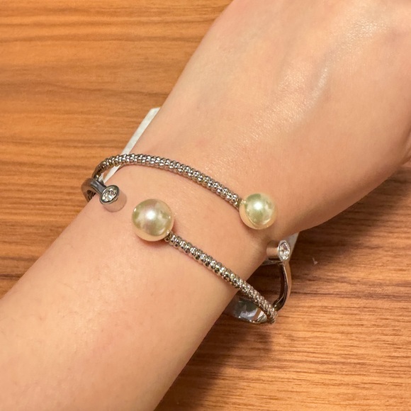 NEW Majorica Simulated Pearl Textured Bangle - Picture 4 of 6